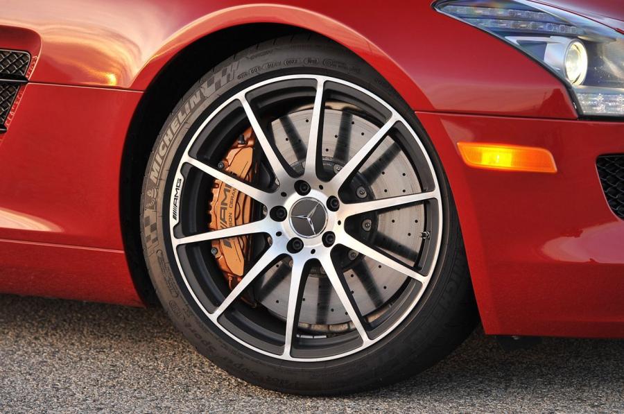  Mercedes-Benz SLS AMG GT 2013 года  (фото 30 из 110)